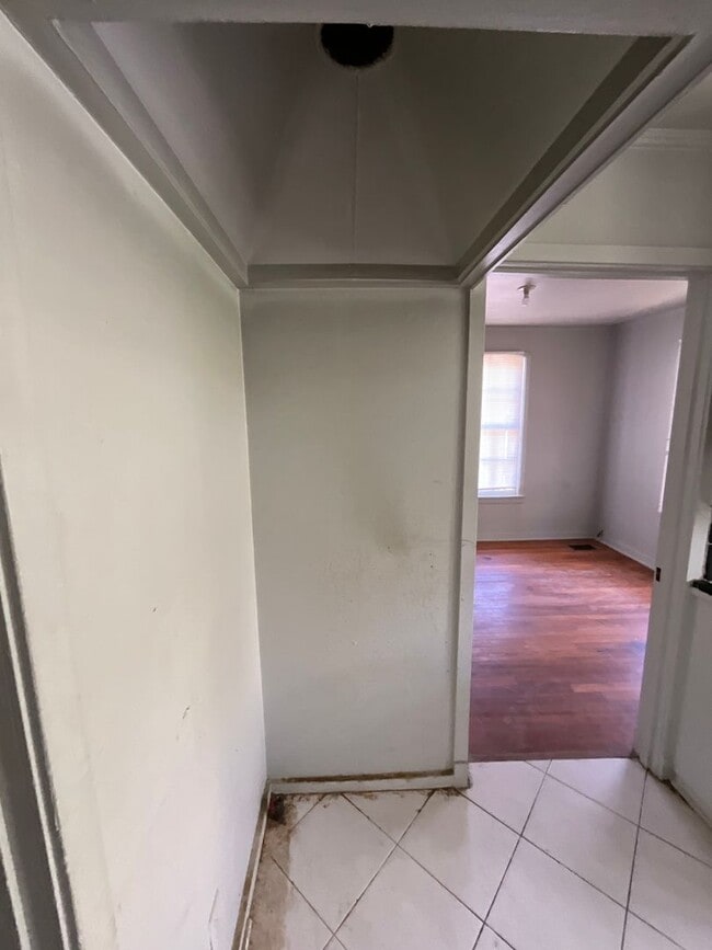 Building Photo - 6107 Fairfield-