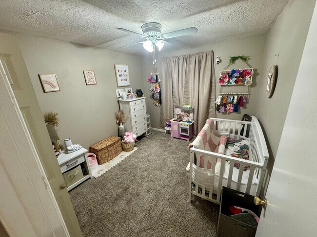 Foto del edificio - 2504 Hickory Dr