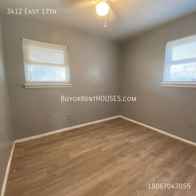 Building Photo - 3412 East 17th-
