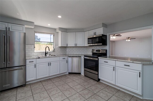 Foto del edificio - 269 E Tarpon Blvd NW