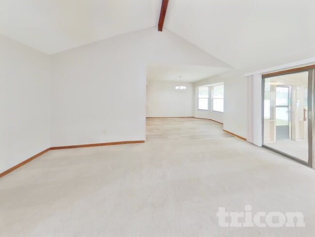 Building Photo - 10660 Squires Ct