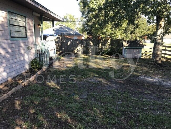 Building Photo - 10070 Harris Ave