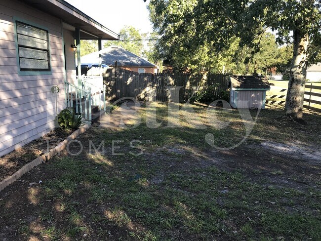 Foto del edificio - 10070 Harris Ave