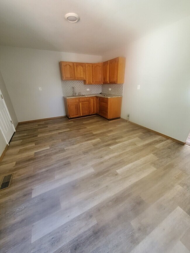 Foto del edificio - 21538 Gailine Ave
