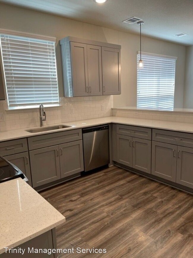 Building Photo - 3 br, 2.5 bath House - 625 The Cottages