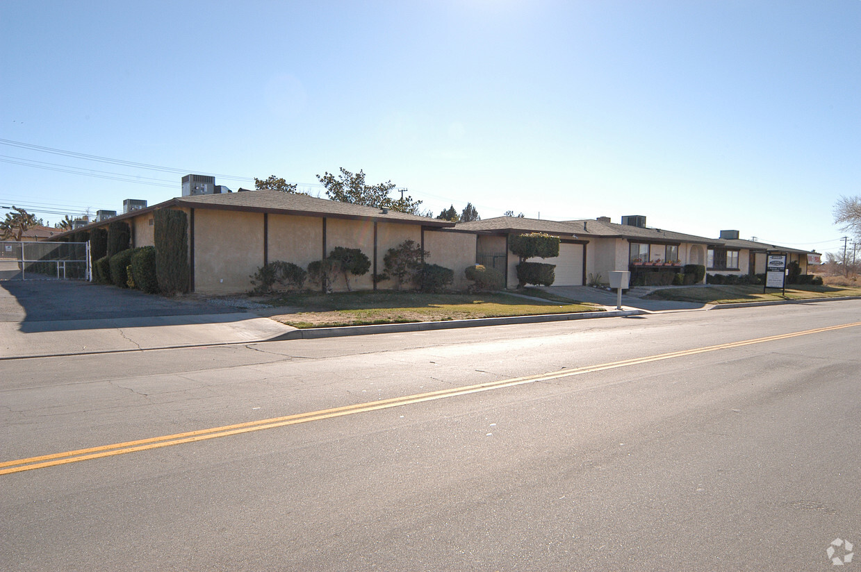 Building Photo - Gardens Apartments