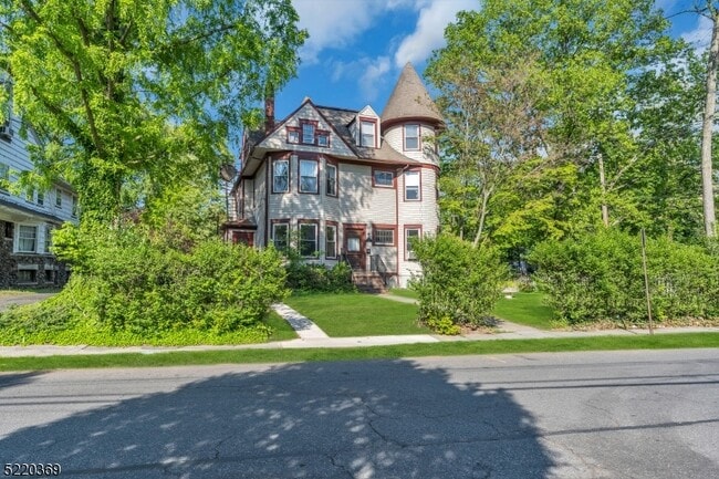 Building Photo - 531 Belvidere Ave
