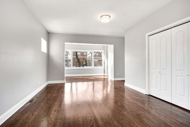 Building Photo - 9107 S Ellis Ave