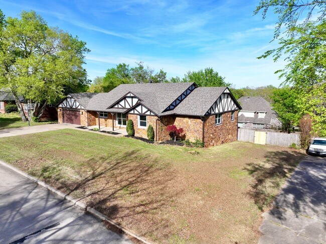 Foto del edificio - Spacious 4 Bed Home in Prime Claremore Location