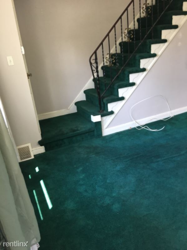 Building Photo - 3 br, 1 bath Townhome - 133 N Bishop ave