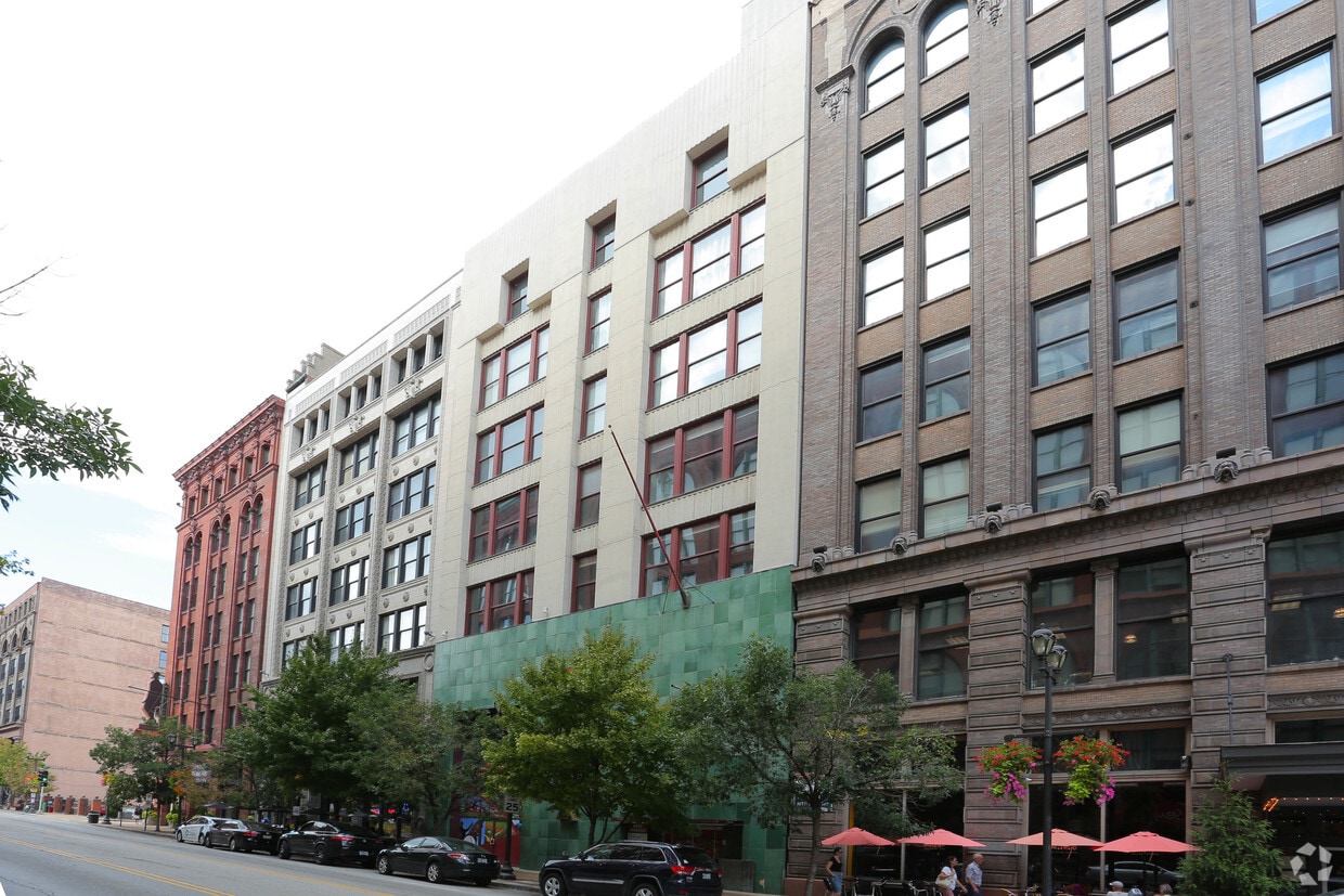 The Dorsa Building Apartments in Saint Louis, MO