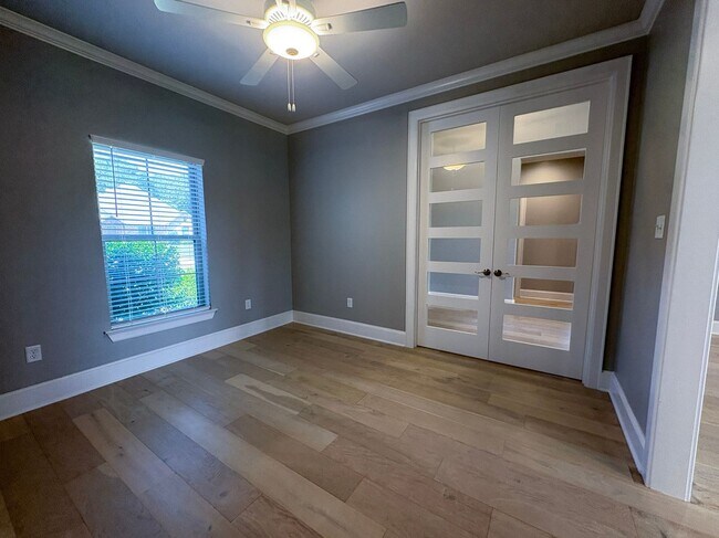 Foto del edificio - Available Now! Gorgeous 4 Bedroom 3 Bath i...