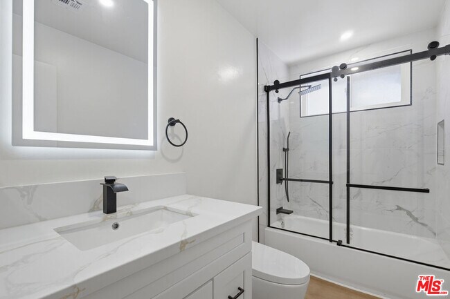 Building Photo - 1832 Summit Ave