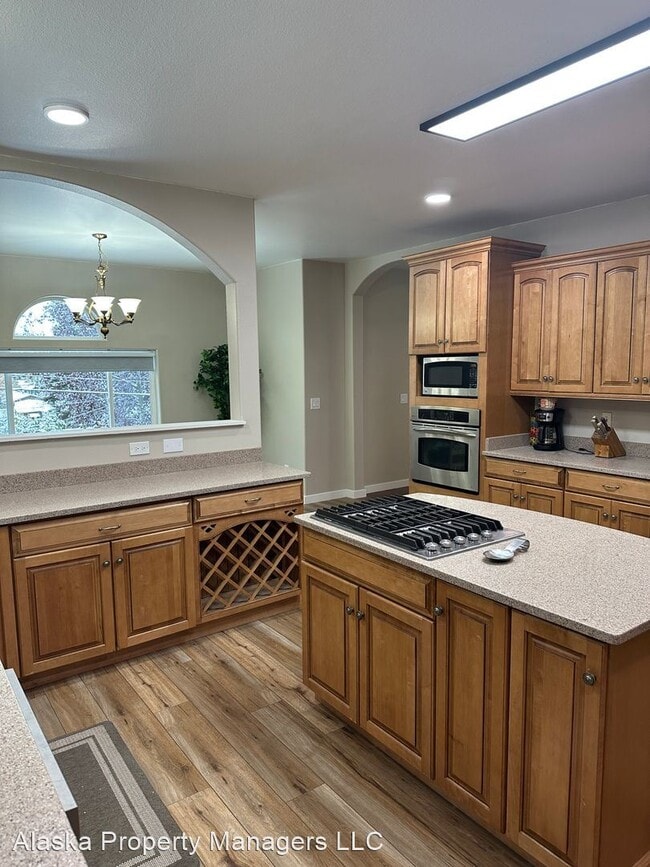 Building Photo - 4 br, 2.5 bath House - 1400 W 47th Ave