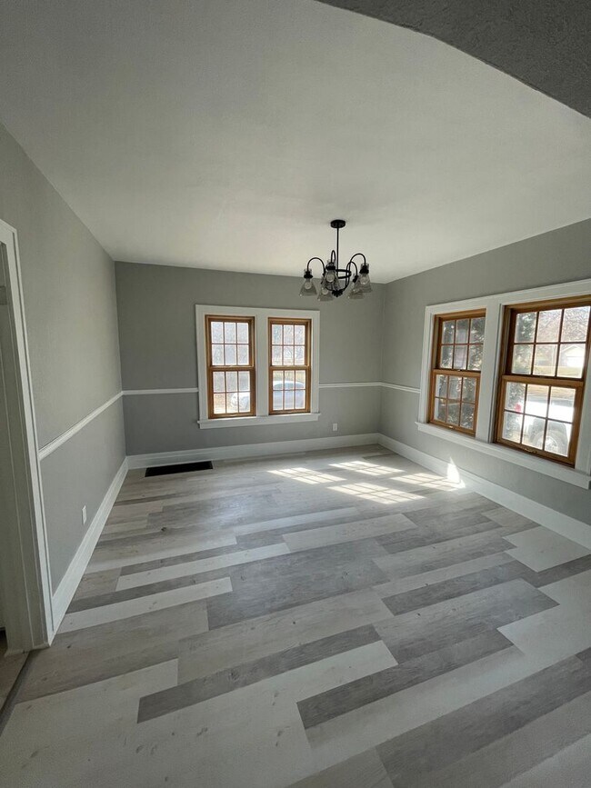 Foto del edificio - Spacious 4 Bedroom House