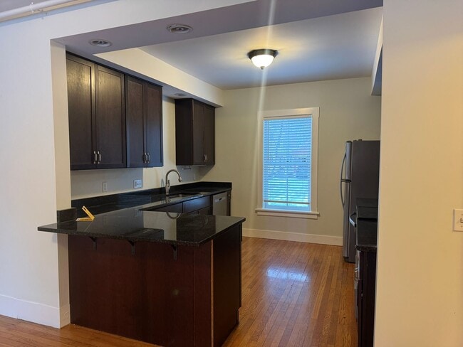 Foto del edificio - 3 Bedroom in Downtown Lebanon