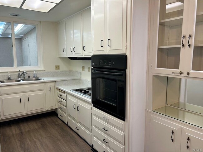 Building Photo - 315 Avenida Castilla