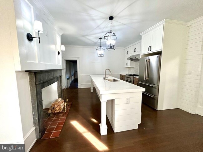 Building Photo - 571 N Newtown Street Rd