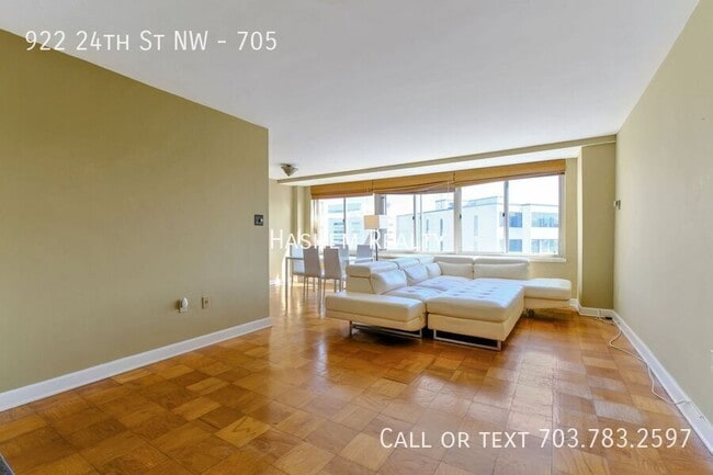 Building Photo - 922 24th St NW