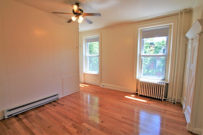 Building Photo - 2211 Locust St