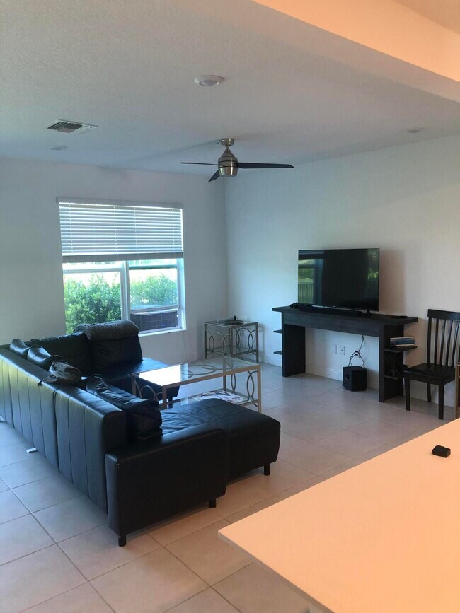 Foto del edificio - 4384 Veleiros Ave
