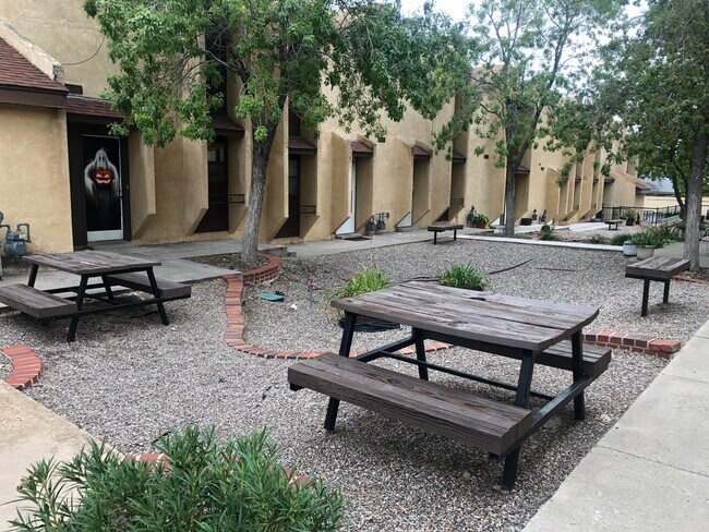 Foto del edificio - 11512 Candelaria Rd NE