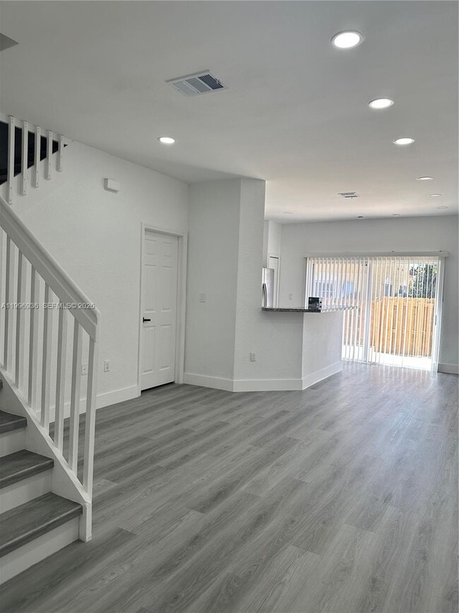 Building Photo - 8246 NW 108th Ave