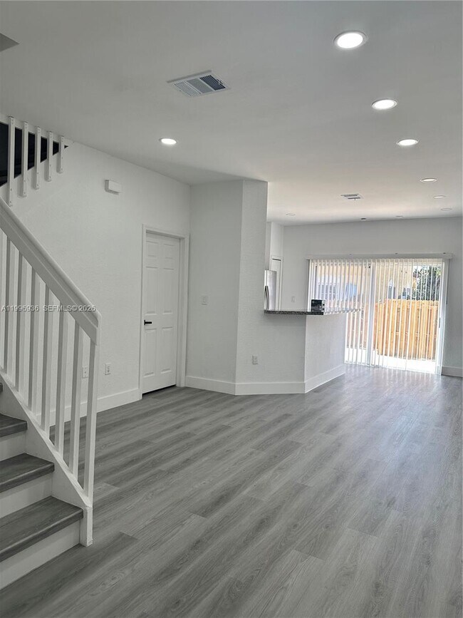 Foto del edificio - 8246 NW 108th Ave