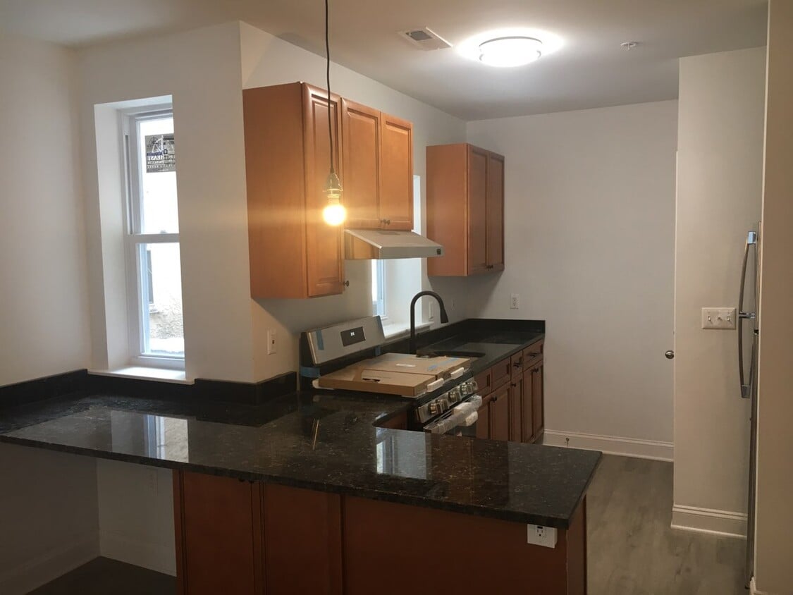 Kitchen @ 1 bedroom (Granite & Stainless steel) - 1629 N 33rd St