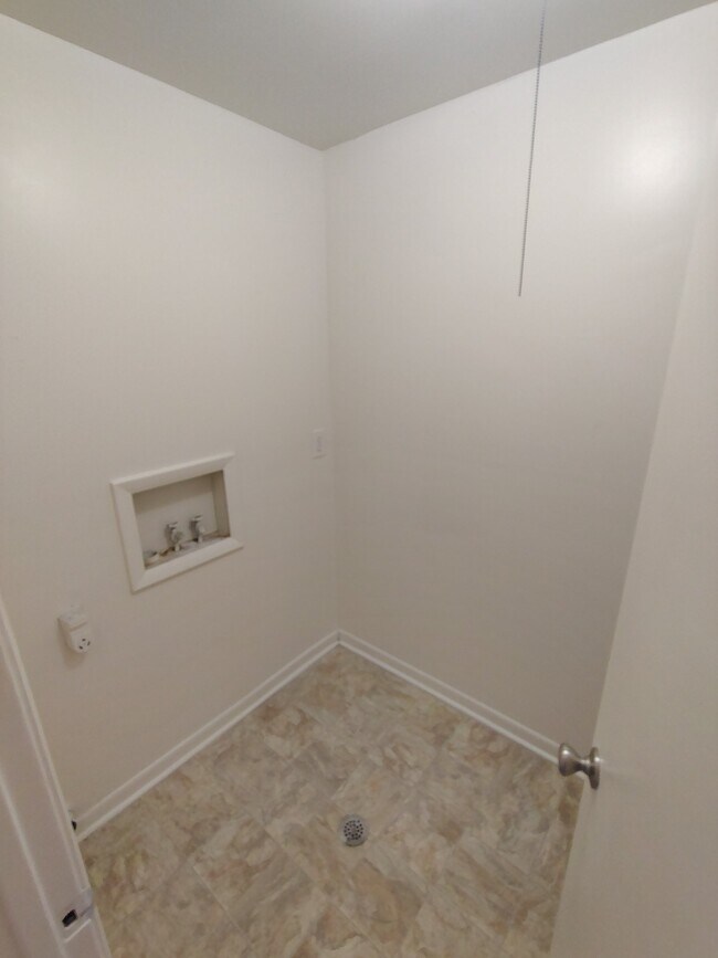 Foto del edificio - 600 Reusens Rd