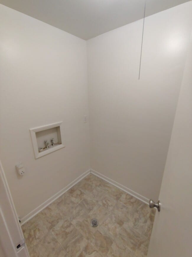 Building Photo - 600 Reusens Rd