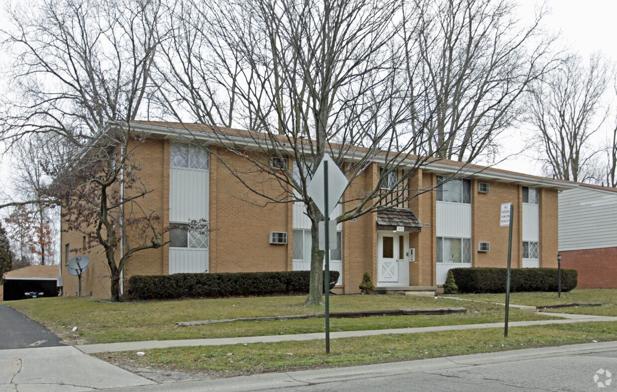Building Photo - 1530 Brooke Park Dr