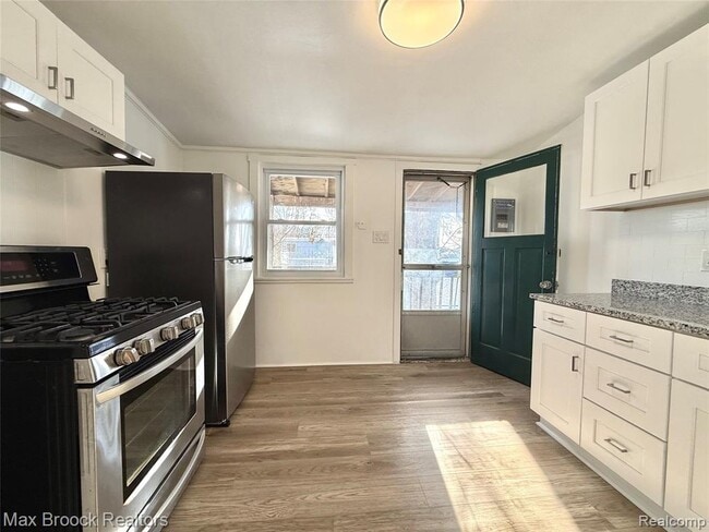 Building Photo - 36 E Bernhard Ave