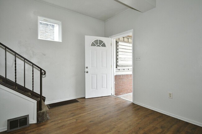 Building Photo - 115 Auriles St