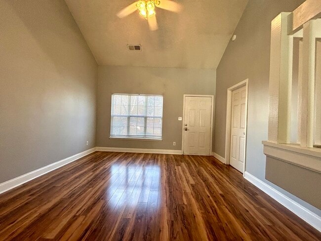 Foto del edificio - 7686 Petrea Ln