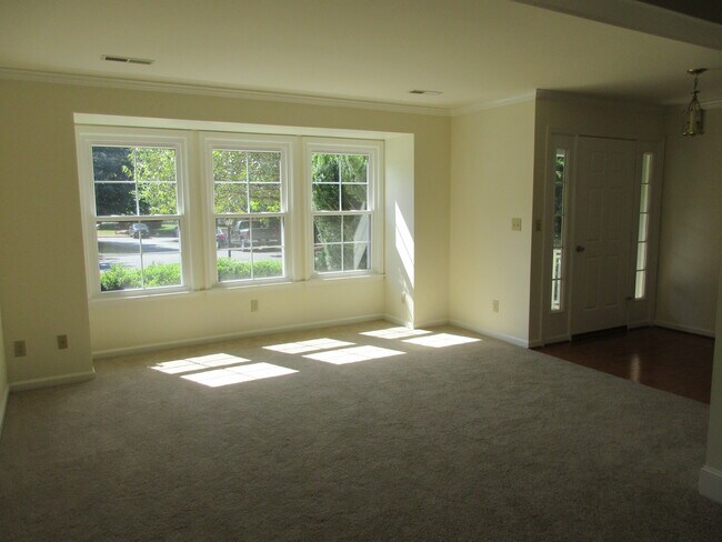 Foto del edificio - 3213 Gateway Cir