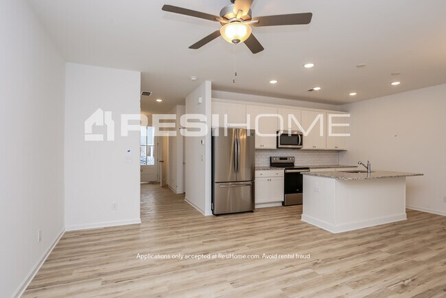 Foto del edificio - NEW HOME FOR RENT!!