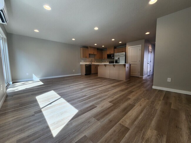 Building Photo - MOVE IN SPECIAL! Brand New Townhome in Cen...