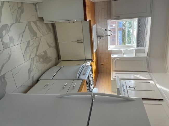 Photo - 682 E 42nd St Apartment