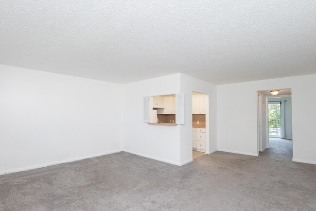 Building Photo - 398 Mansfield I