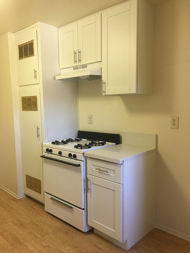 Foto del edificio - 853-861 N Raymond Ave