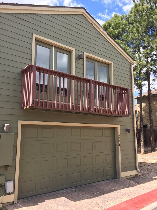 Building Photo - 1379 E Scarlet Dr