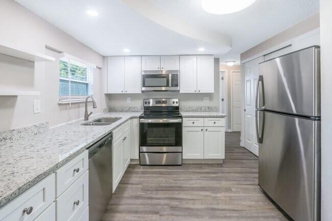 Building Photo - 3631 Oakhurst Dr