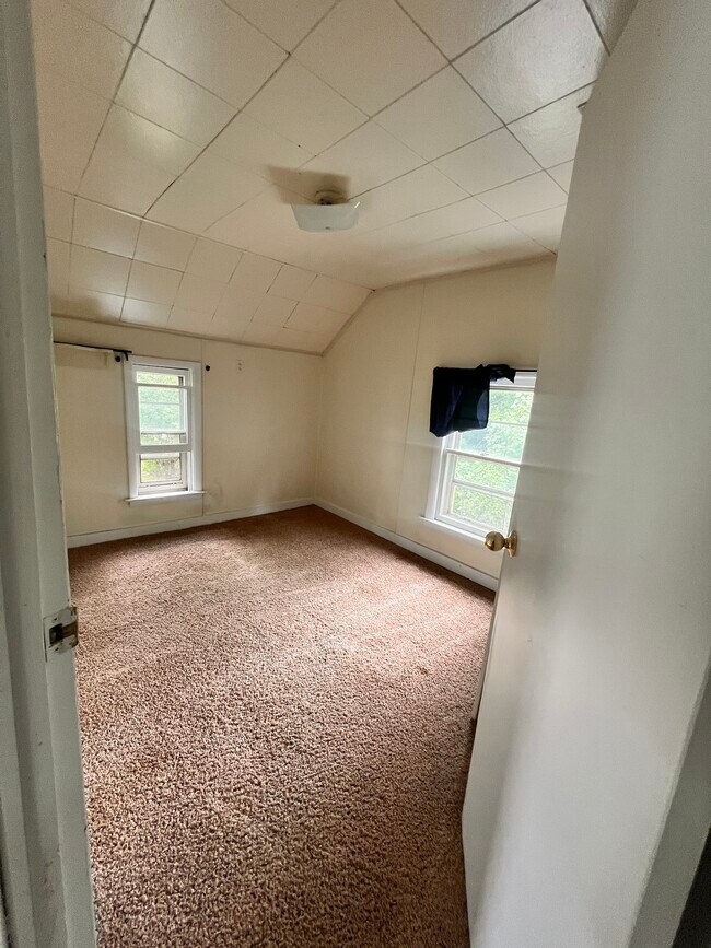 Bedroom 3 - 1606 W 5th Ave