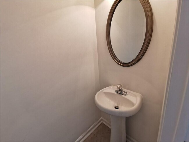 Foto del edificio - 2073 Executive Dr N