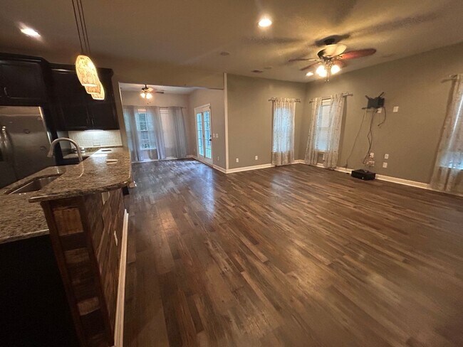 Building Photo - Huge 4BR home in beautiful neighborhood Wellborn Village in Ladson!