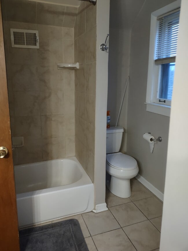 Foto del edificio - 5056 Jarvis Ave