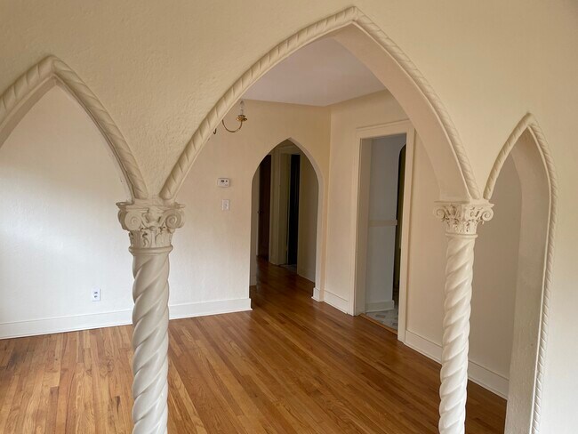 Building Photo - 1380 Somerset Ave