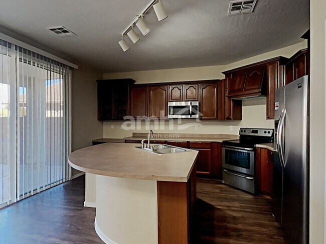 Foto del edificio - 14954 W Charter Oak Rd