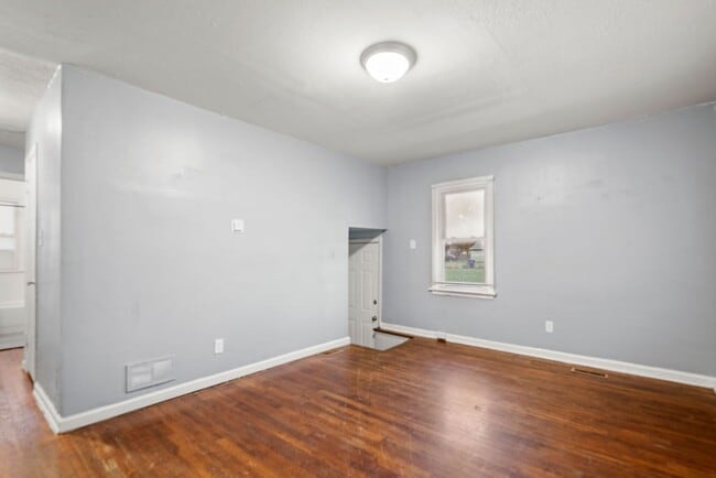 Building Photo - 1306 E 18th Ave